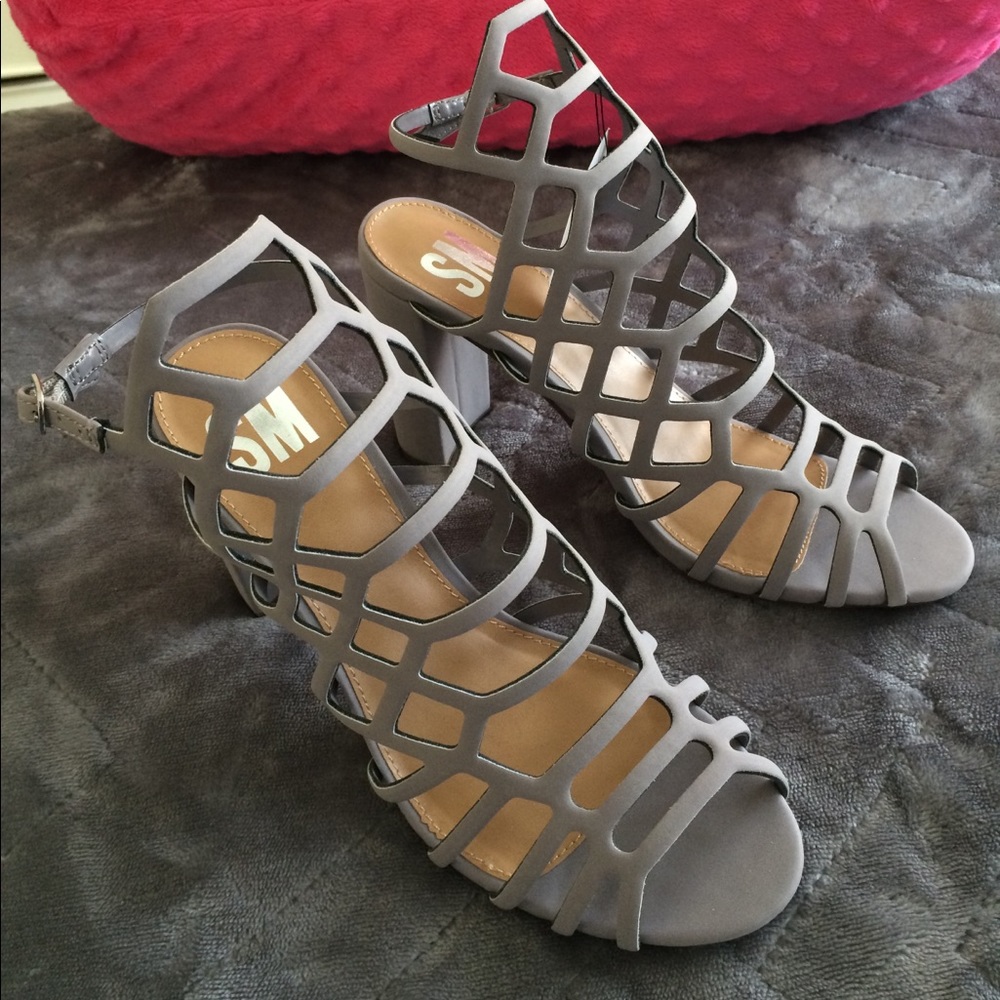 Hollow statement sandals